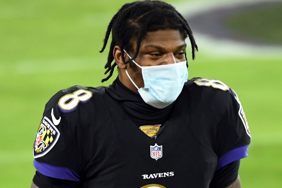 Ravens quarterback Lamar Jackson returned to his team from a ten-day COVID-19 quarantine on Monday.