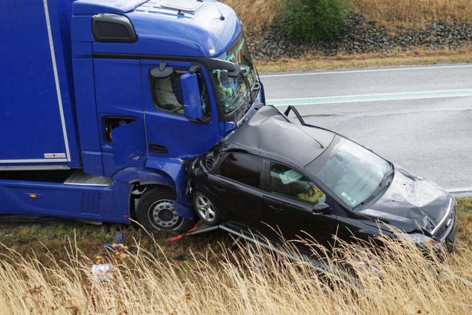 Beide Fahrer mussten verletzt ins Krankenhaus.