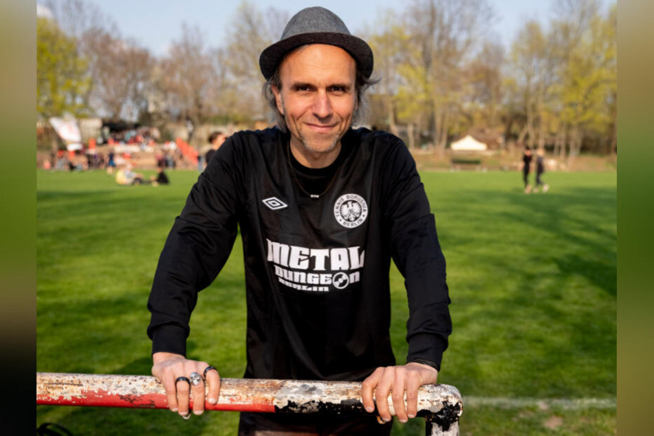 Carsten Bangel ist ehemaliger Stadionsprecher bei Tennis Borussia Berlin und Mitglied der Tennis Borussia Aktive Fans (TBAF). Auch er war mit nach Leipzig gereist.