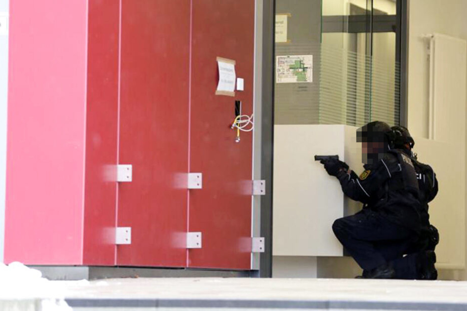 Einsatzkräfte üben den Ernstfall.