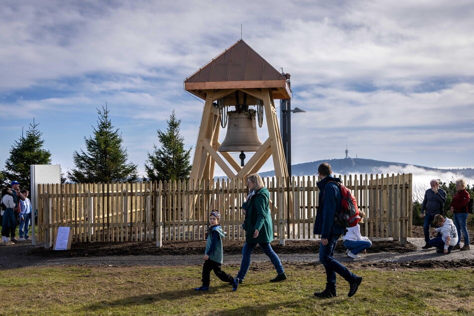 Die Teilfläche, auf der sich die Friedensglocke befindet, wurde an die Stadt Oberwiesenthal verkauft.