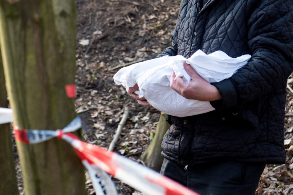 Schüler finden Babyleiche: Hunderte Frauen bei Massen-DNA-Test