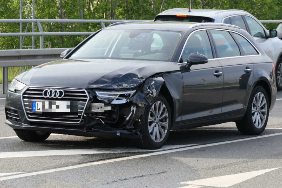 Dieser Audi war auf dem Autobahnzubringer der A14 bei Klinga mit einem entgegenkommenden Opel zusammengestoßen.
