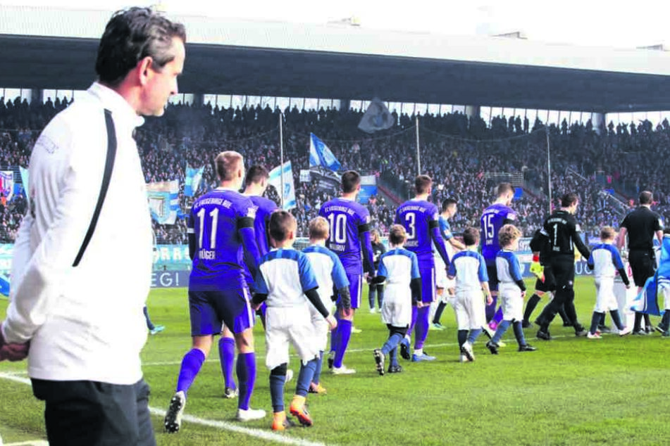 Auswärtssieg? Hoffentlich schickt Coach Dirk Schuster (l.) dafür heute die richtige Elf auf den Rasen.