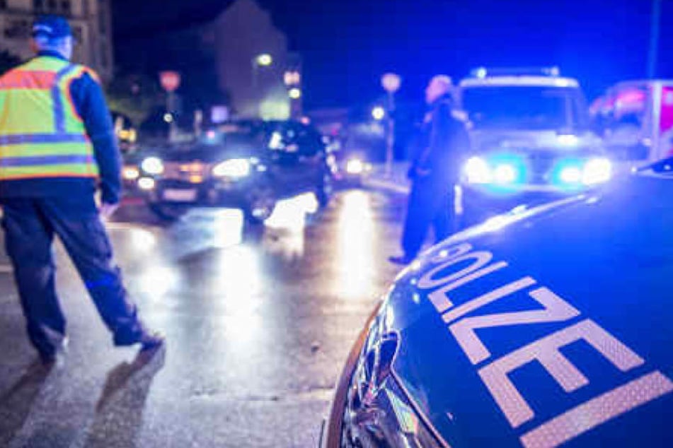 Als der Häftling in eine Polizeikontrolle geriet, raste er in ein Auto, dessen Fahrerin (21) starb. (Symbolbild)