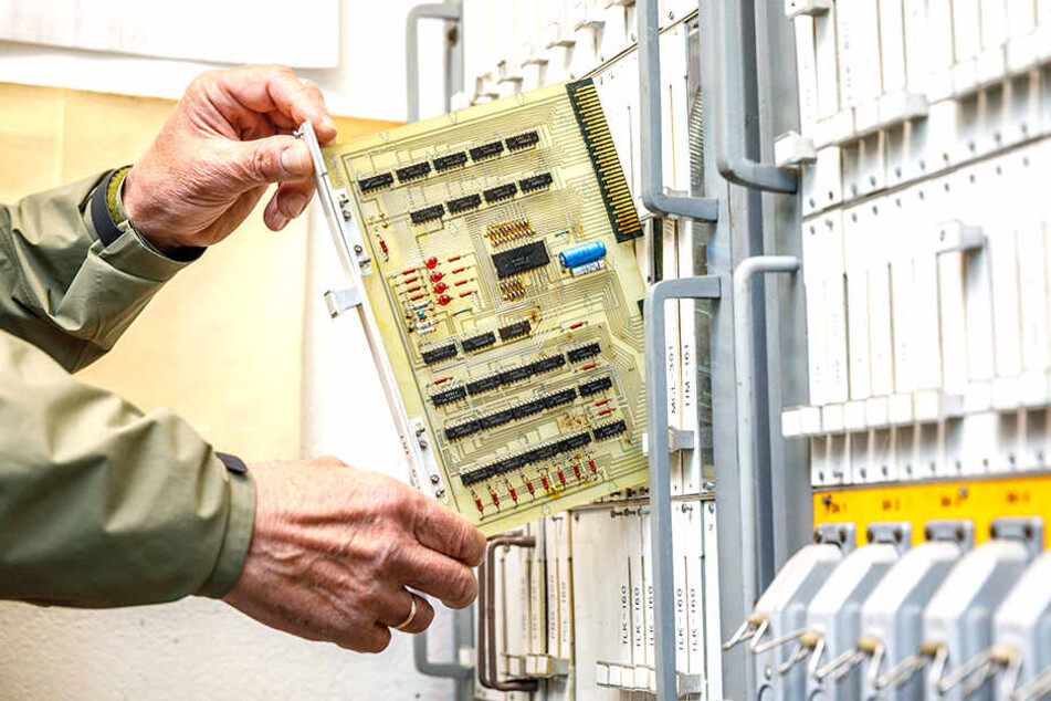 Die Platinen in Reih und Glied - das elektronische Herz der Anzeigetafel.