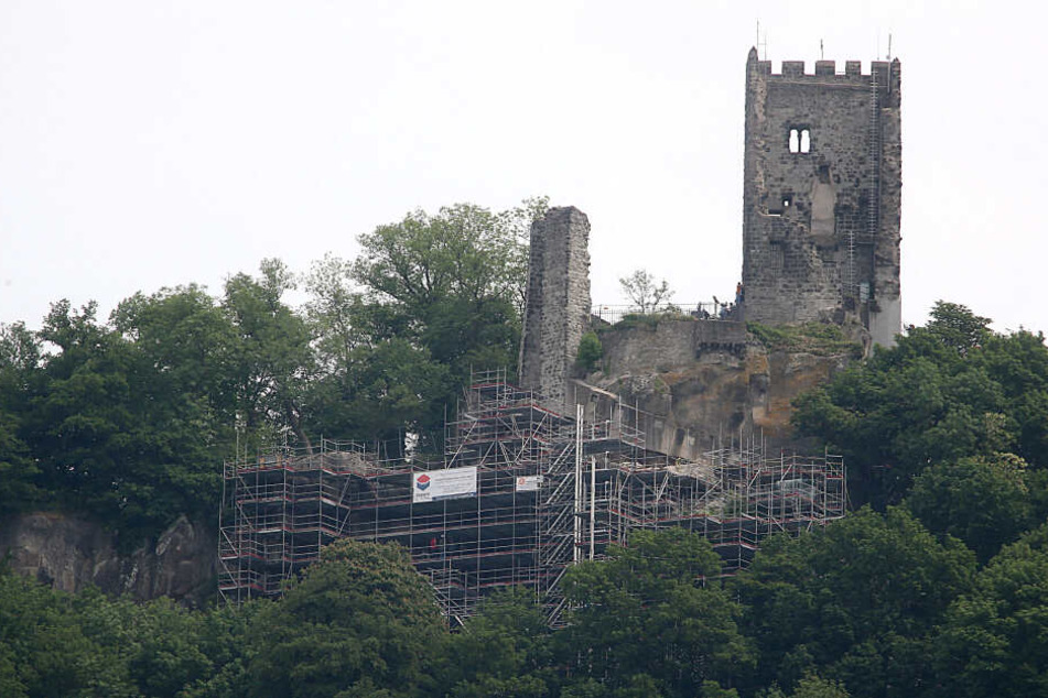 Die Sanierungsarbeiten am Drachenfels sollen nach den Sommerferien abgeschlossen sein (Archivbild).