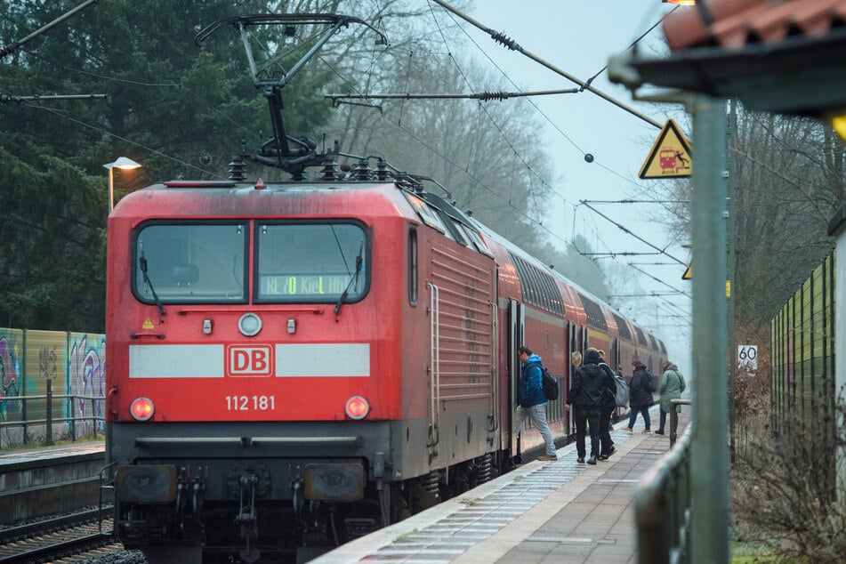 Ein defektes Stellwerk in Wrist (Schleswig-Holstein) macht Probleme. (Symbolbild)