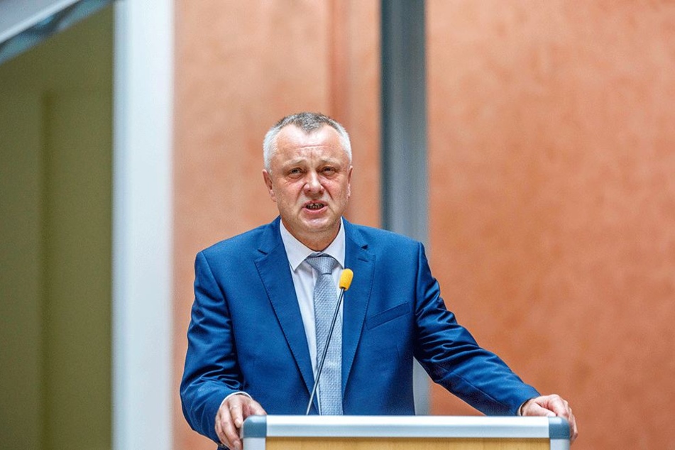 Kultusminister Frank Haubitz (59) hat bei der Sprachheilschule Chemnitz das letzte Wort.