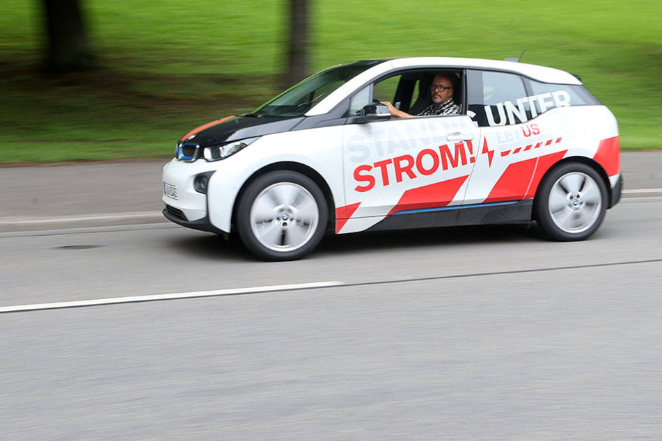15 Euro kostet eine Tankfüllung aus der Steckdose. Damit kommt der BMW etwa 200 Kilometer weit.