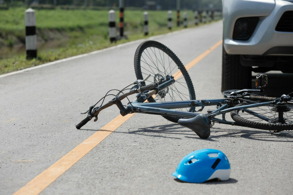 Eine 13-Jährige wurde bei einer Kollision mit einem Auto schwer verletzt (Symbolbild).