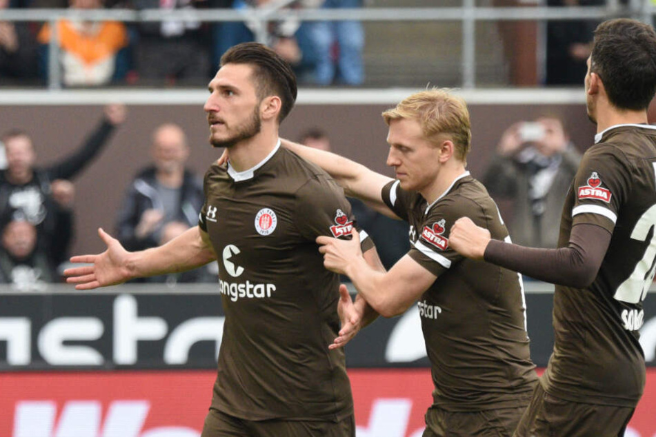 Dimitrios Diamantakos (links) würde sicher gerne wieder über einen Treffer jubeln, so wie hier zusammen mit Mats Möller Daehli. (Archivbild)