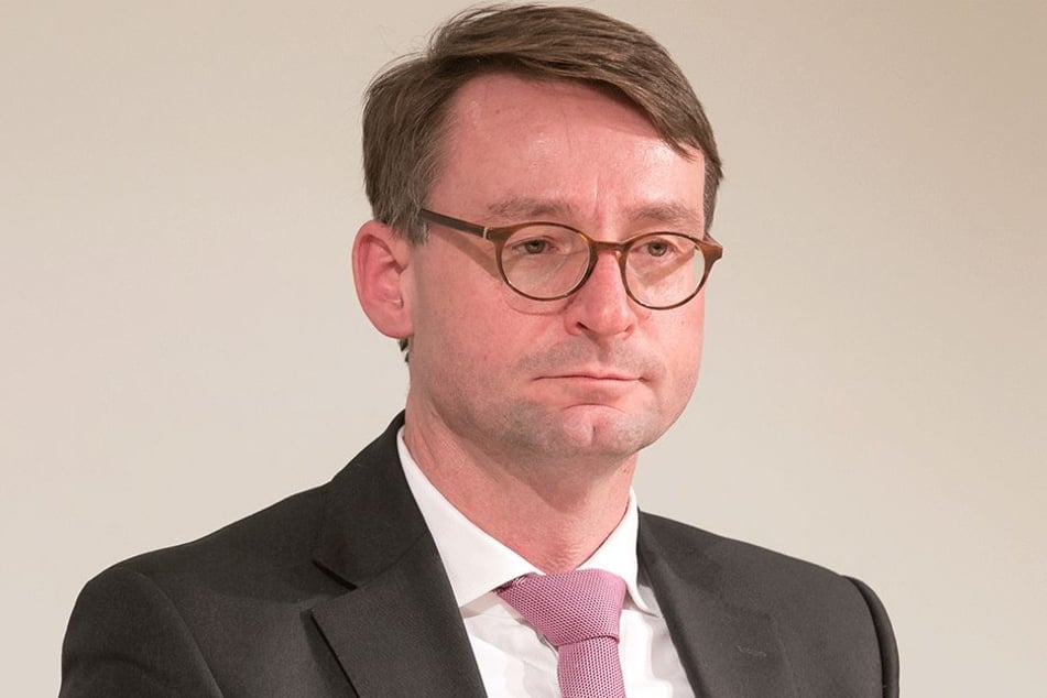Innenminister Roland Wöller (47,CDU) gab jetzt die Kriminalitätsbilanz des Platzes heraus.