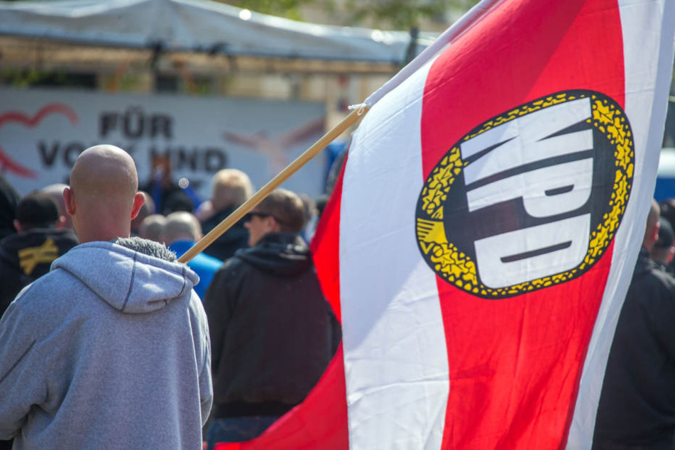 Sachsen will NPD-Mitgliedern ihre Waffen abnehmen. (Symbolbild)