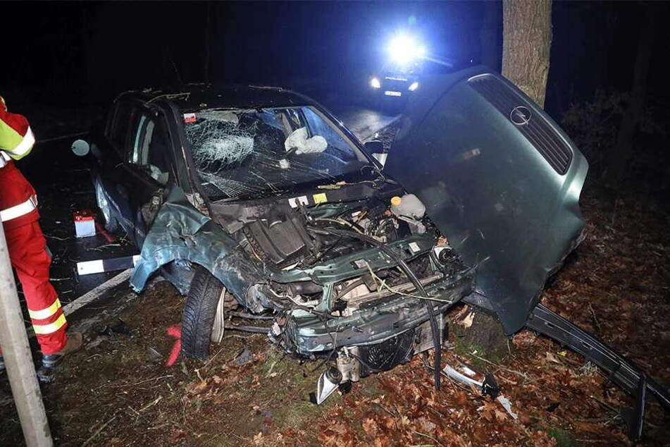 Die Polizei leuchtete den Unfallort aus.