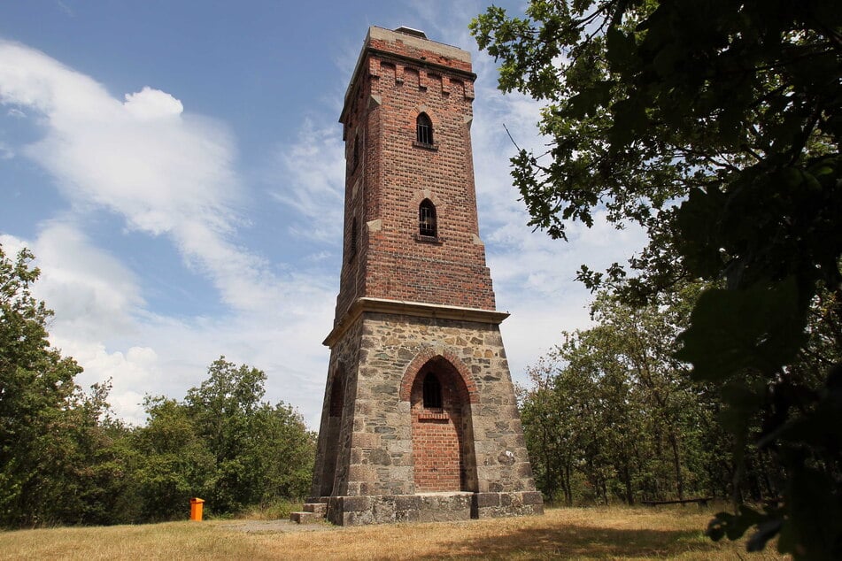 Der Julius-Mosen-Turm mit Aussicht auf die Talsperre Pöhl.