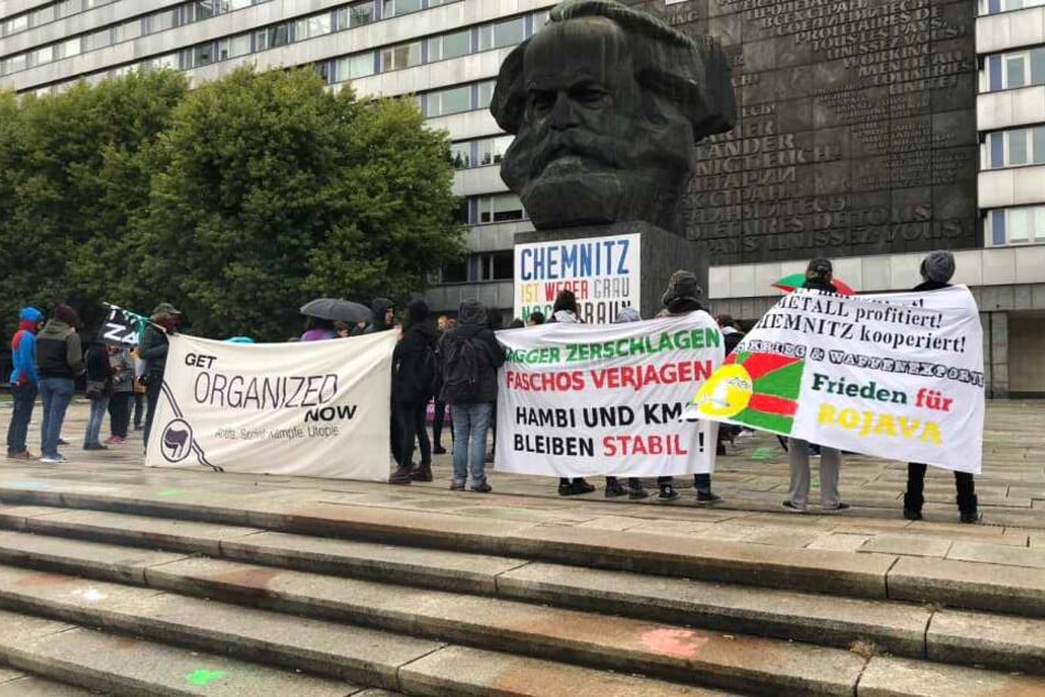 Die Organisatorin Gabi Engelhardt (57) kündigte ab heute "tägliche Mahnwachen vor dem Nischel bis zum Jahresende" an.