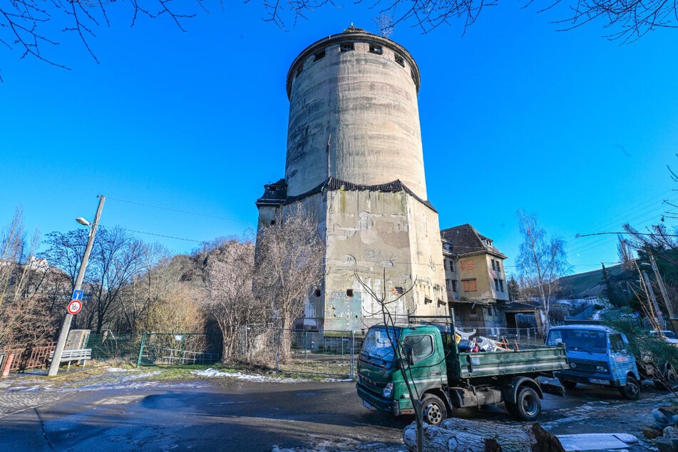 Auch die frühere Pulvermühle mit Siloturm an der Heidenschanze in Coschütz ist gefährdet.