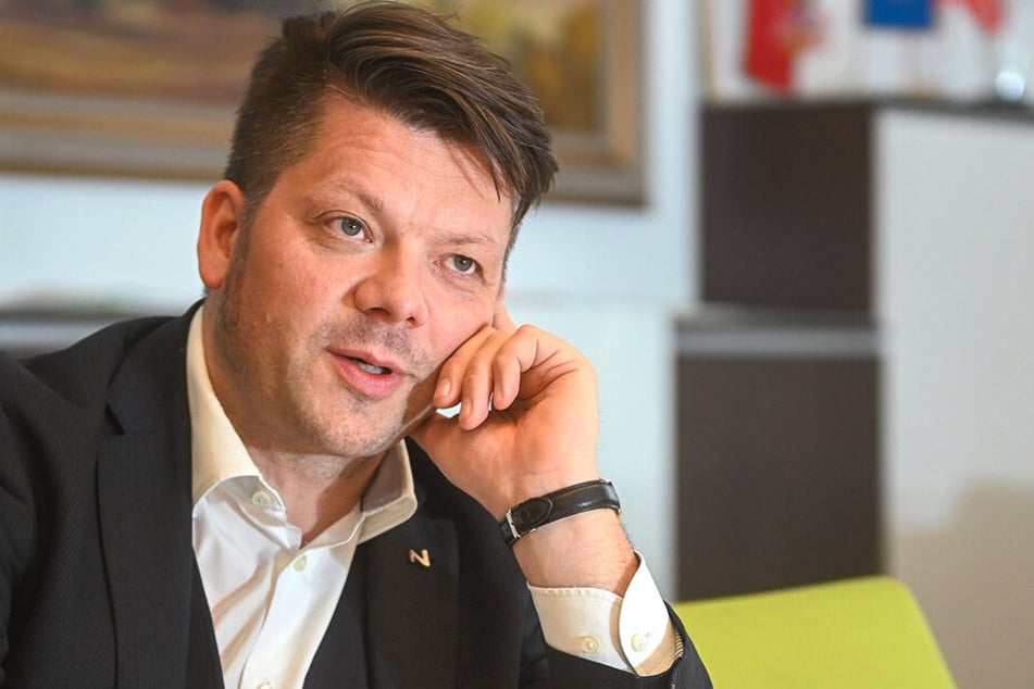 Die Versicherung an Eides statt gab auch Zittaus Oberbürgermeister Thomas Zenker (44, ZKM) ab.