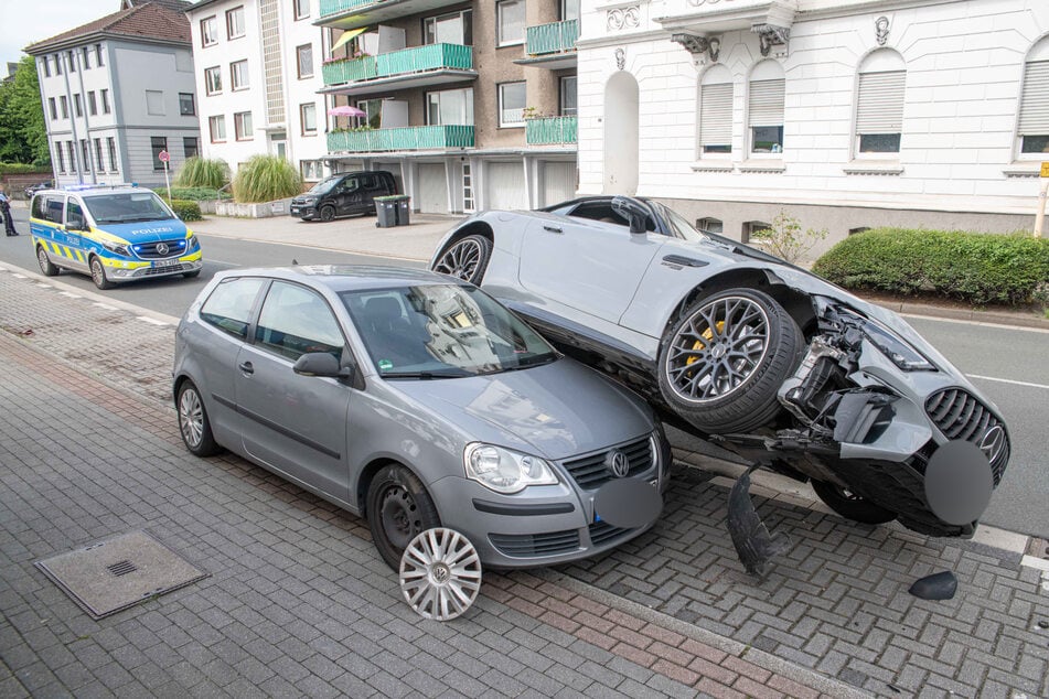 Die Mercedes-Fahrerin erlitt bei dem Unfall leichte Verletzungen.