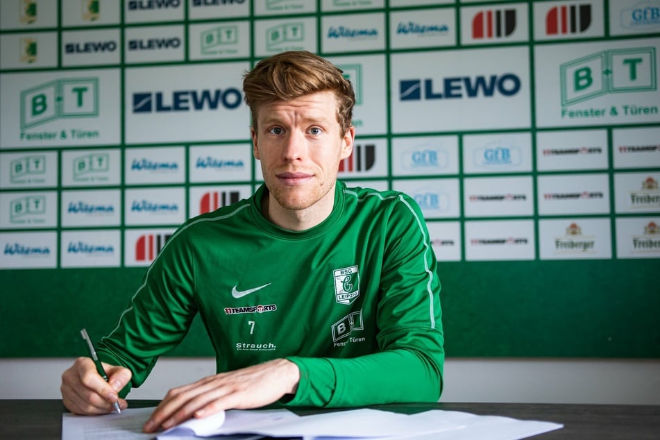 Alexander Bury (29) hat seinen auslaufenden Vertrag bis Sommer 2022 verlängert.