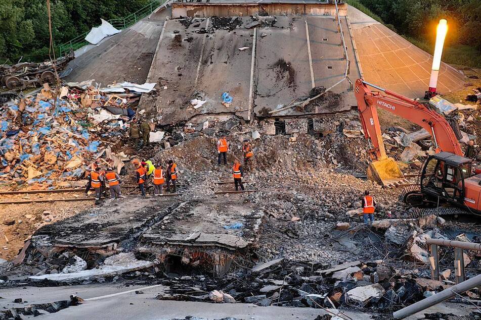 Die Brücke soll in nur vier Monaten wieder aufgebaut werden.