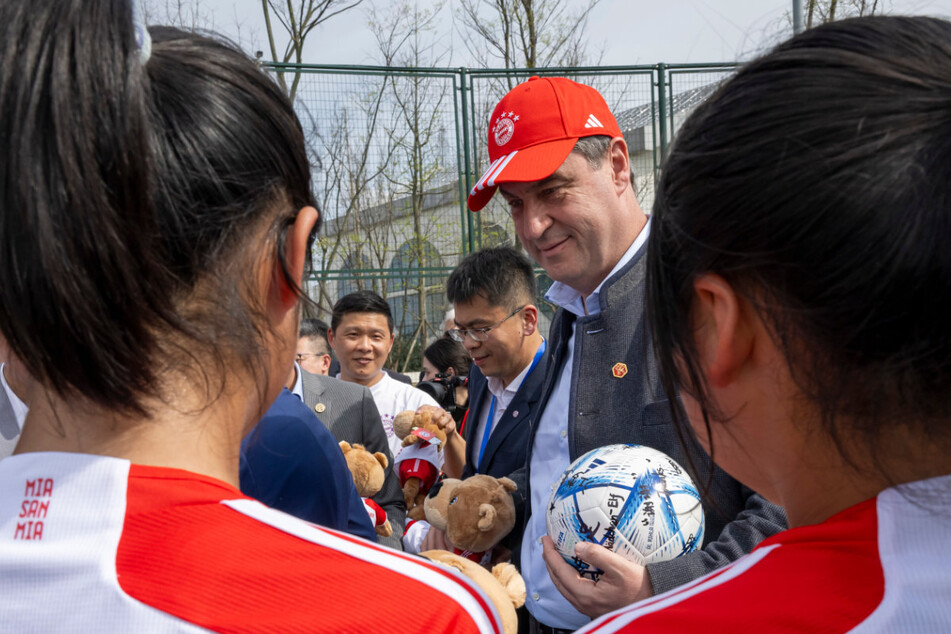 Derzeit befindet sich Bayerns Ministerpräsident Markus Söder (57, M.) in China. Auch um dort die nun dritte Partnerregion offiziell zu besiegeln.