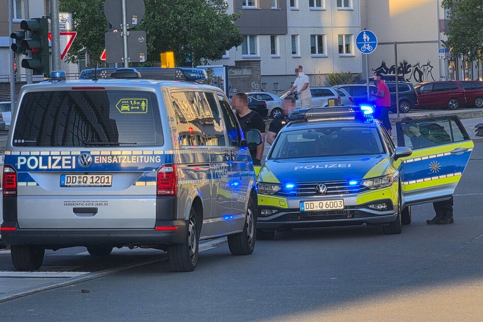 Polizeieinsatz am Mittwochabend an der Bahnhofsstraße in Chemnitz: Die Polizei musste wegen eines aggressiven Mannes (27) anrücken.