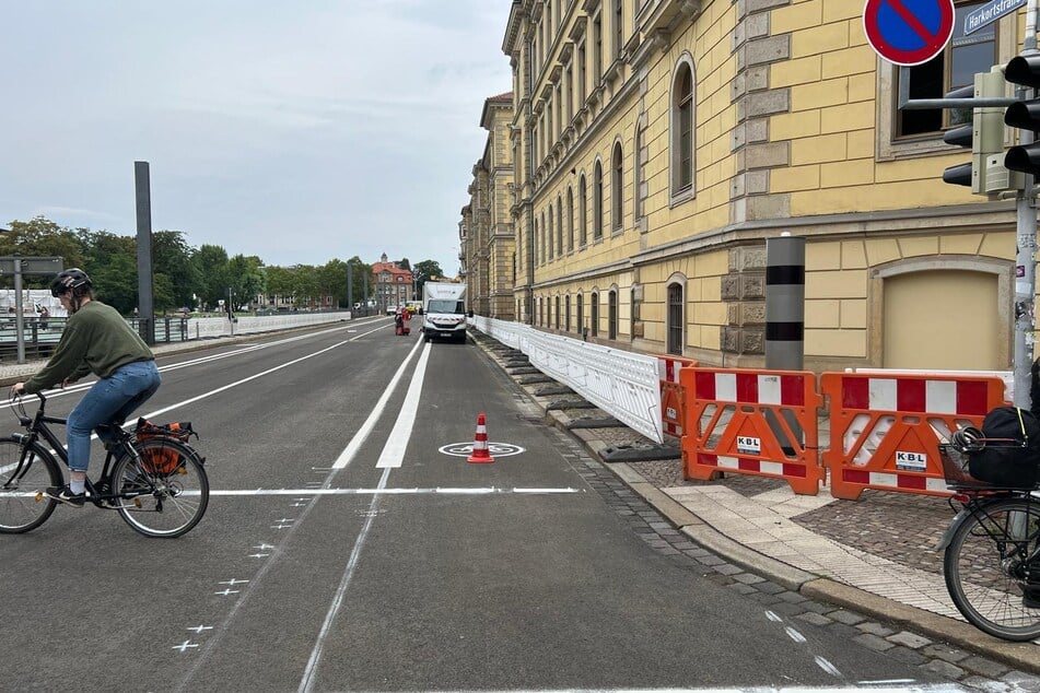 Auf der wiedereröffneten Harkortstraße wurde je eine Fahrspur weggenommen.