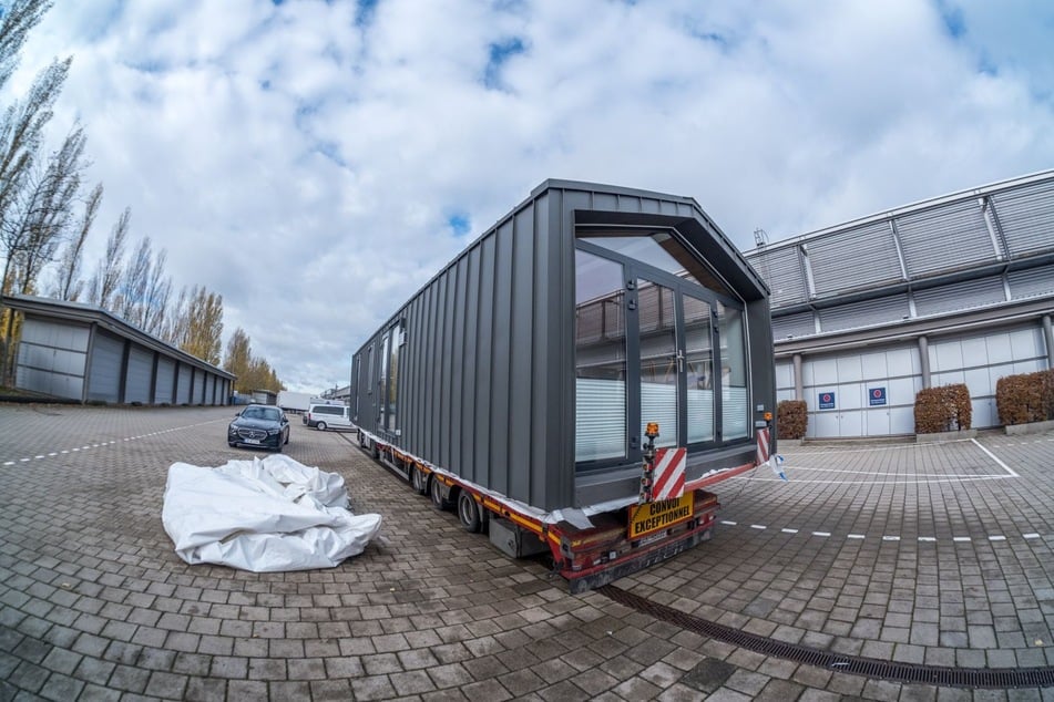 Auch dieses mobile Haus mit einer Wohnfläche von 48 Quadratmetern wandert bis Mittwoch in die Hallen der Messe und steht dann als Ausstellungsstück bereit.