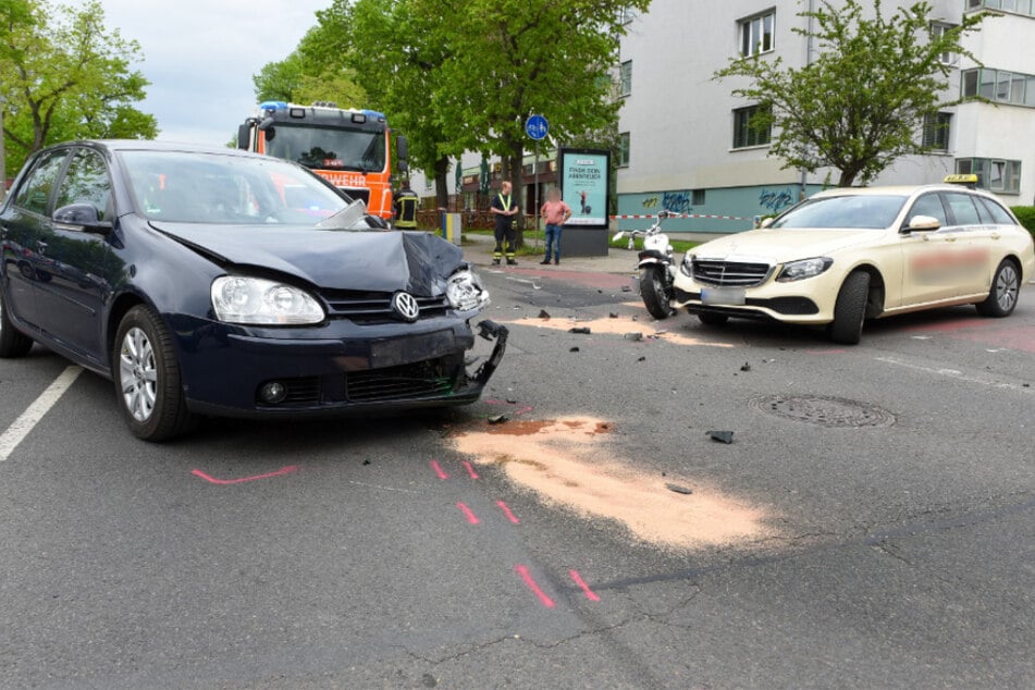 Im Leipziger Norden kam es am Mittwoch zu einem Unfall mit einem Motorrad und zwei Autos.