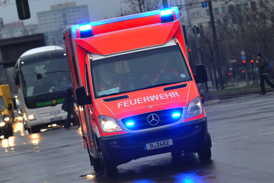 Da beim Rettungsdienst der Berliner Feuerwehr auch viele Bagatellfälle landen, standen teilweise keine freien Rettungswagen mehr zur Verfügung.