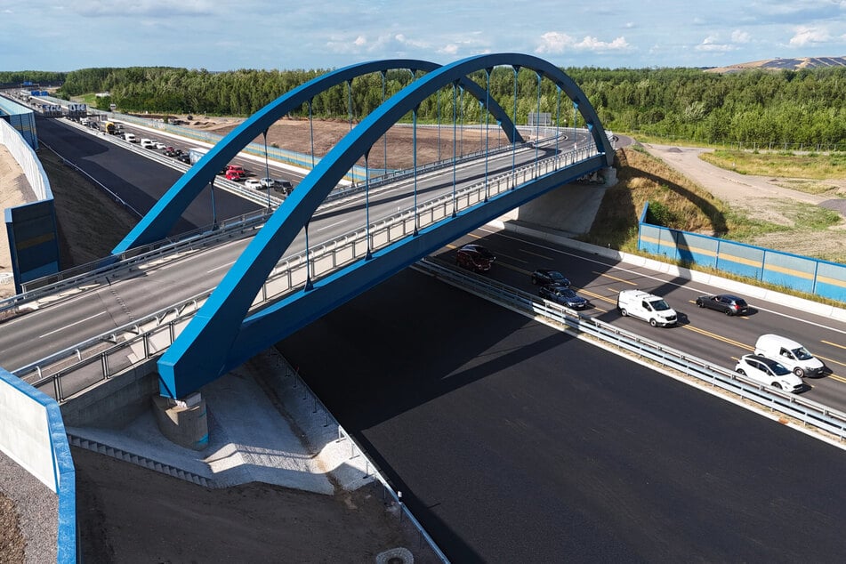Der sogenannte Flüsterasphalt verläuft auch unter dem Brückenbauwerk 70, in der Nähe der Anschlussstelle Zwenkau.