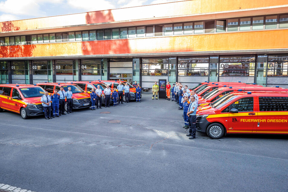 Am Montag wurden auch acht neue Mercedes-Mannschaftswagen an Freiwillige Feuerwehren übergeben.