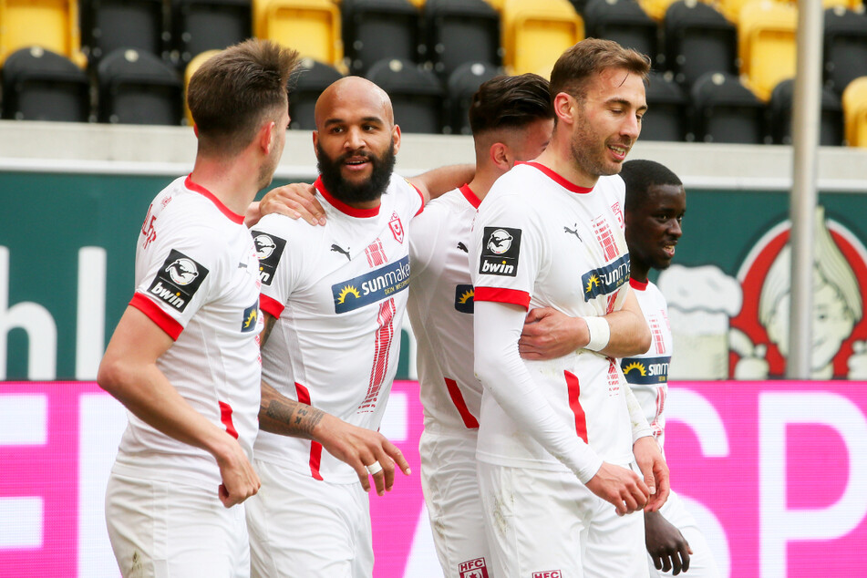 Der Hallesche FC kann ebenfalls für ein weiteres Jahr in der 3. Liga planen.