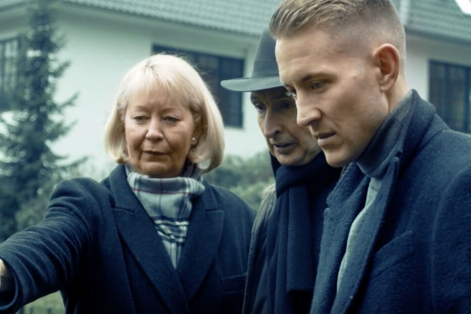 In dem Video ist Lewis Holtby (rechts) mit der stellvertretenden Vorsitzendes des Kinderhospizes Ute Nerge und Musiker Pape zu sehen.