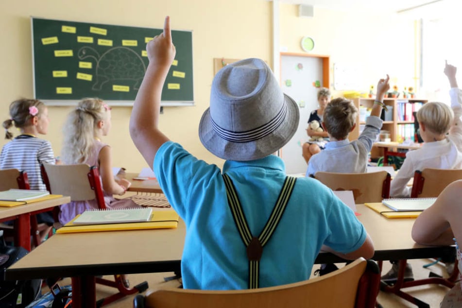 Immer wieder müssen Lehrer Überstunden machen. (Symbolbild)