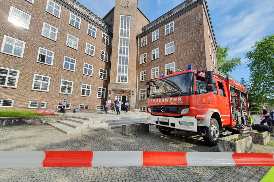 Eine verdächtige Postsendung löste am Dienstagmorgen einen Gefahrguteinsatz im Chemnitzer Landgericht aus.