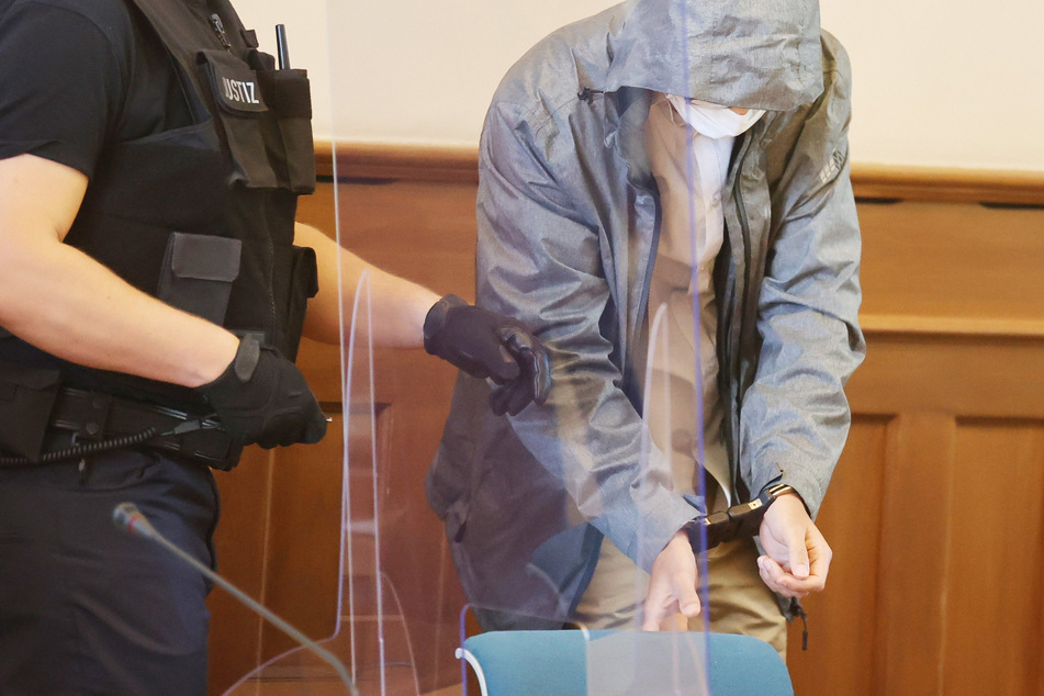 Vergewaltigungs-Prozess gegen Polizisten: Vernehmungs-Protokoll verlesen