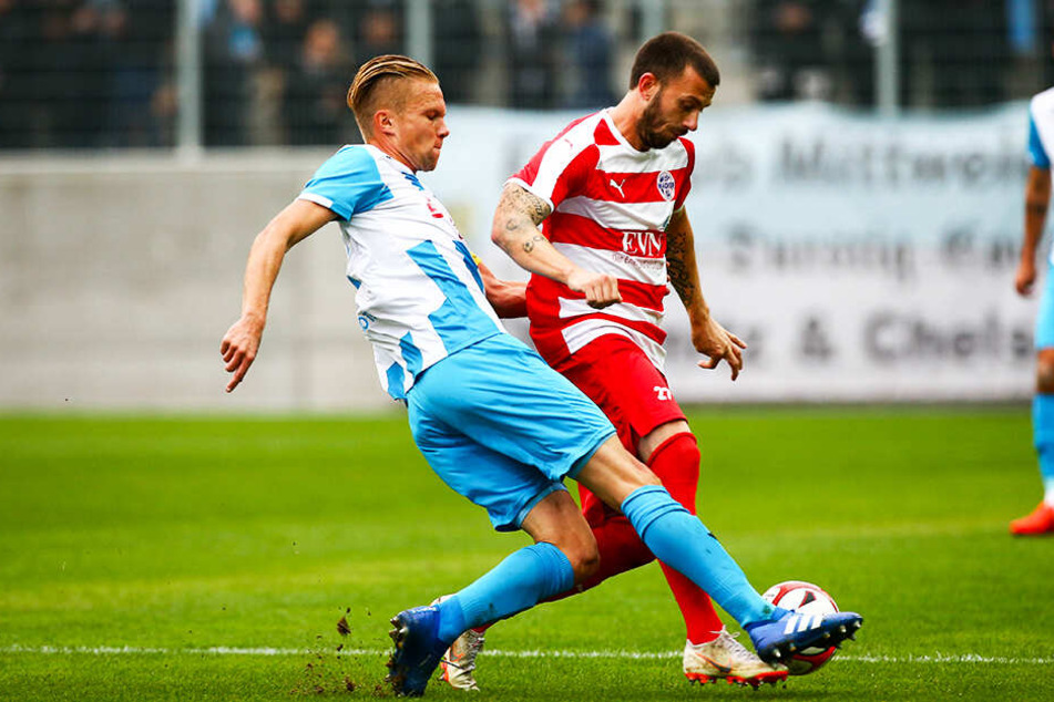 Carsten Kammlott (r.), hier im Duell mit dem früheren CFC-Kapitän Dennis Grote, war der Top-Scorer des FSV Wacker Nordhausen in der abgelaufenen Saison.