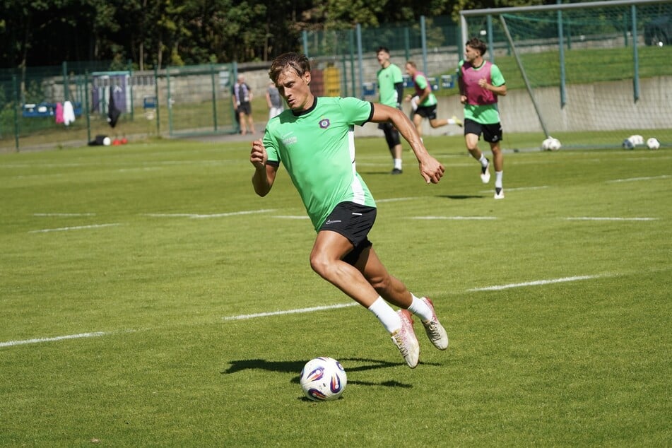 Mit Toma Palic (23) stellt sich der dritte Probespieler für die linke Verteidigung vor. Kann der 23-Jährige aus der Talentschmiede von Dinamo Zagreb Coach Jens Härtel (56) und Sportchef Matthias Heidrich (47) überzeugen?