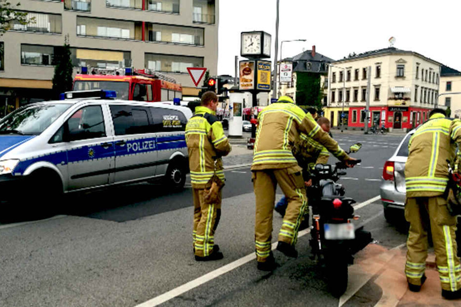 Der Mopedfahrer wurde leicht verletzt. Es kam zu Behinderungen.