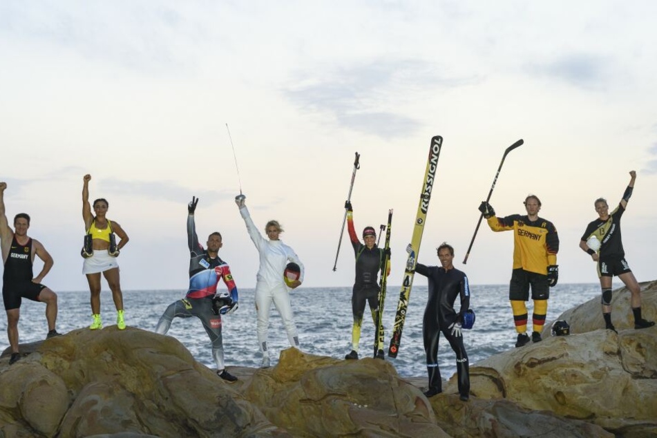 Die Teilnehmer (vlnr.): Gewichtheber Matthias Steiner, Boxerin Susi Kentikian, Bobsportler Kevin Kuske, Degenfechterin Britta Heidemann, Biathletin Andrea Burke, Skispringer Sven Hannawald, Eishockeyspieler Christian Ehrhoff und Handballerin Nadine Krause