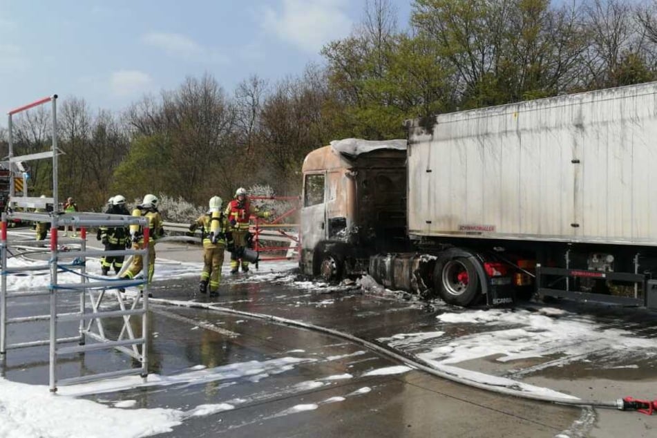 Die Feuerwehr hatte zunächst Schwierigkeiten, den Brand zu löschen.