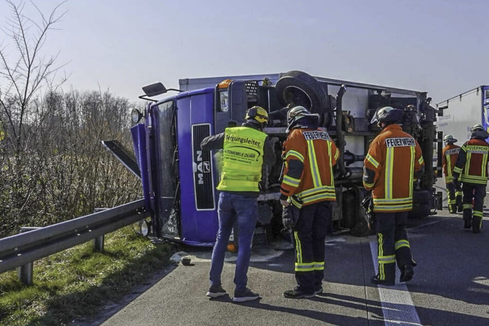 Unfall A5: Unfall auf der A5! Lkw mit Hilfsgütern für die Ukraine kippt um