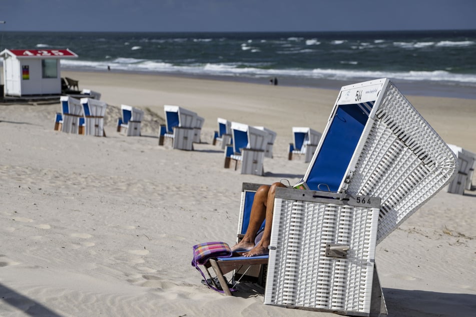 Bald können sich Urlauber auch auf Sylt wieder sonnen. (Symbolfoto)