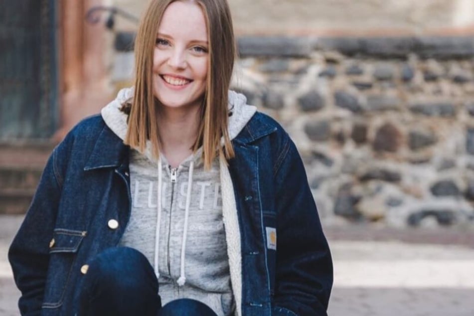 Ein Schnappschuss in ihrem Instagram-Profil zeigt die 19-Jährige vor dem Beginn des krankheitsbedingten Haarausfalls.