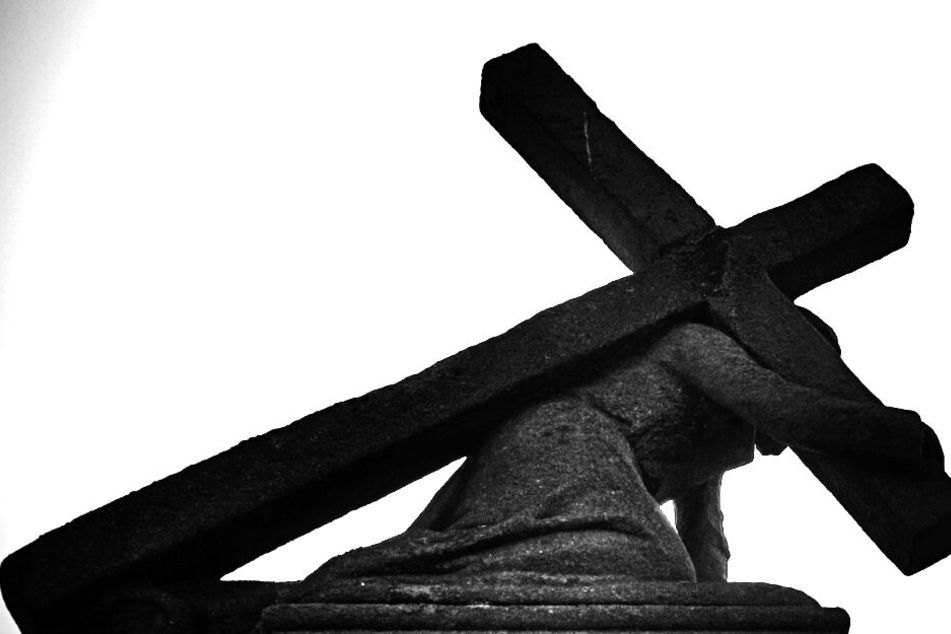 Die Missbrauchsfälle und weitere Straftaten werfen einen großen Schatten auf die katholische Kirche. (Symbolbild)