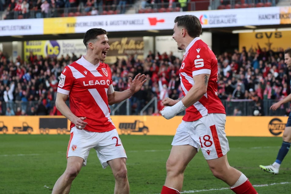 Axel Borgmann (31, l.) und Erik Engelhardt (27) sorgten am Dienstag gegen die Löwen für eine Machtdemonstration.