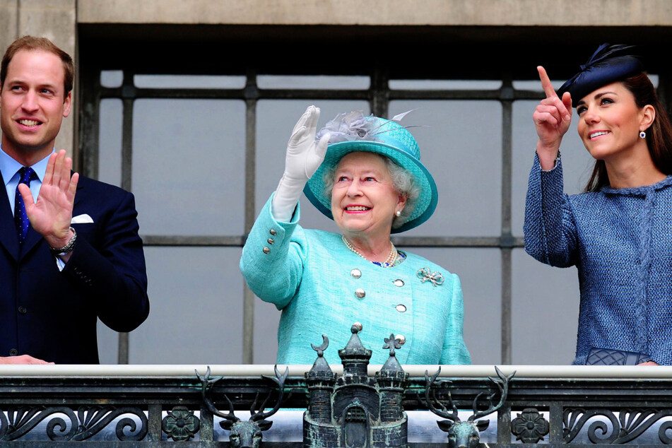 Queen-Enkel Prinz William (40) und Kate (40) werden neue Titel bekommen. Sie heißen künftig Herzog und Herzogin von Cornwall und Cambridge.